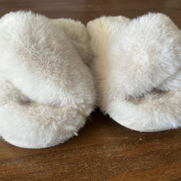 Abercrombie Fitch Faux Fur Slippers Sz Sm/XS Criss Cross Slip On Open Toe Slides - Picture 4 of 7